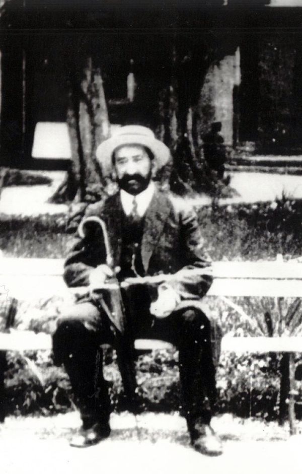 Агамуса Нагиев на своей даче в Мардакянах (ныне санаторий Абшерон), приблизительно 1917 год - Sputnik Азербайджан