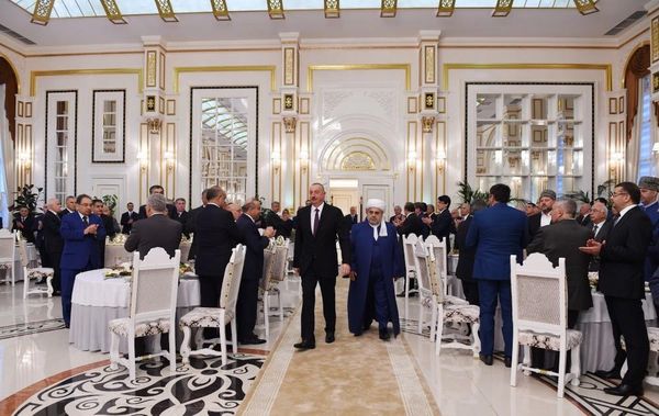Президент Ильхам Алиев принял участие в ифтаре по случаю священного месяца Рамазан - Sputnik Азербайджан