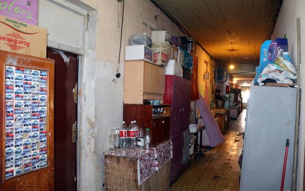 Текущее состояние общежития в Наримановском районе города Баку - Sputnik Азербайджан