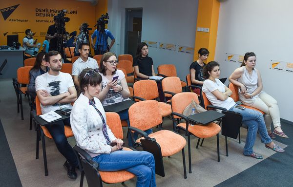 Российский политолог, член Общественной палаты РФ Сергей Марков в Мультимедийном пресс-центре Sputnik Азербайджан - Sputnik Азербайджан