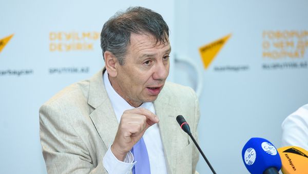 Российский политолог, член Общественной палаты РФ Сергей Марков в Мультимедийном пресс-центре Sputnik Азербайджан - Sputnik Азербайджан