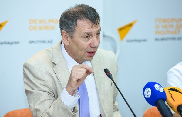 Российский политолог, член Общественной палаты РФ Сергей Марков в Мультимедийном пресс-центре Sputnik Азербайджан - Sputnik Азербайджан