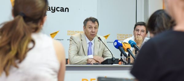 Российский политолог, член Общественной палаты РФ Сергей Марков в Мультимедийном пресс-центре Sputnik Азербайджан - Sputnik Азербайджан