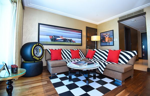 Гоночный номер-люкс McLaren-Honda в отеле Hilton Baku - Sputnik Азербайджан