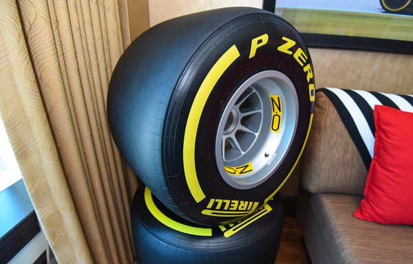 Гоночный номер-люкс McLaren-Honda в отеле Hilton Baku - Sputnik Азербайджан