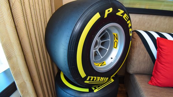 Гоночный номер-люкс McLaren-Honda в отеле Hilton Baku - Sputnik Азербайджан