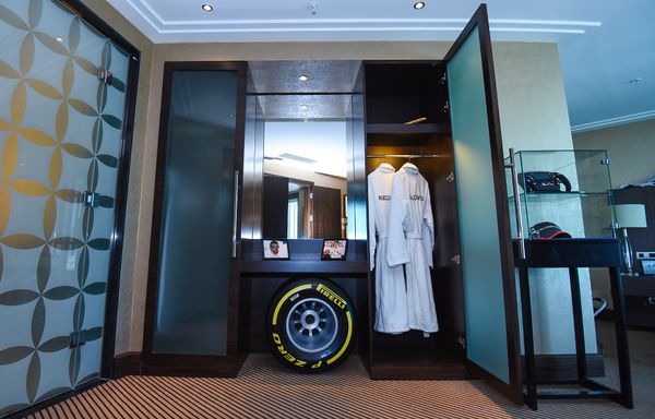 Гоночный номер-люкс McLaren-Honda в отеле Hilton Baku - Sputnik Азербайджан