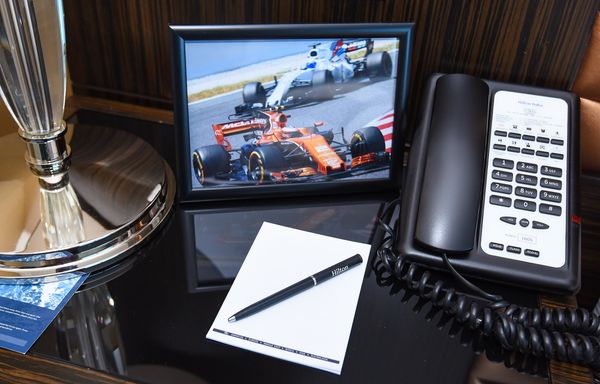 Гоночный номер-люкс McLaren-Honda в отеле Hilton Baku - Sputnik Азербайджан