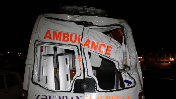 Автомобиль скорой помощи, попавший в ДТП - Sputnik Азербайджан