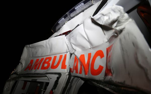 Автомобиль скорой помощи, попавший в ДТП - Sputnik Азербайджан