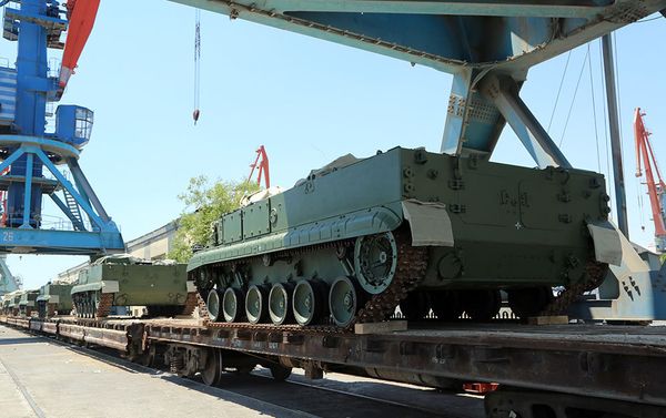 Партия российской военной техники, прибывшая в порт в Баку - Sputnik Азербайджан
