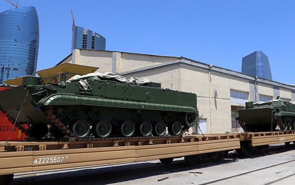 Партия российской военной техники, прибывшая в порт в Баку - Sputnik Азербайджан