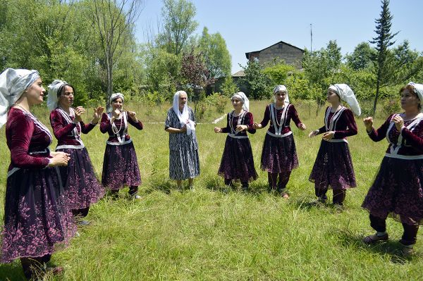В настоящее время в группе работают две возрастные группы: первая – с семи до 13 лет, и вторая — с 14 по 40 лет - Sputnik Азербайджан