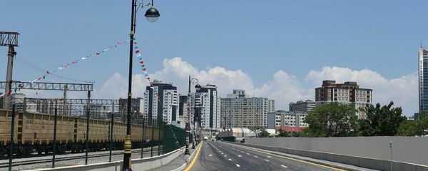 Президент Ильхам Алиев принял участие в открытии новой дороги в Баку - Sputnik Азербайджан