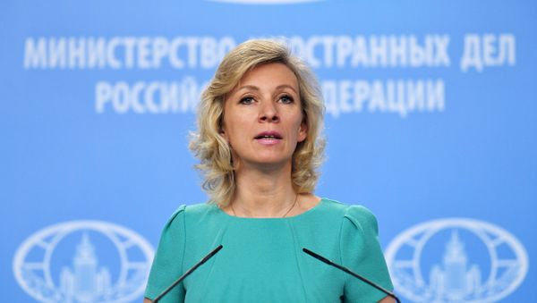 Официальный представитель министерства иностранных дел России Мария Захарова во время брифинга в Москве, 5 июля 2017 года - Sputnik Азербайджан