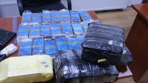 Мобильные телефоны, изъятые сотрудниками ГТК Азербайджана у контрабандистов - Sputnik Азербайджан