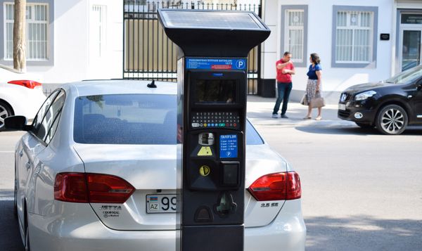 Водителей в Баку штрафуют у паркомата: безхозный аппарат приносит доход - Sputnik Азербайджан