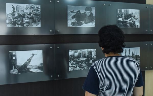 Выставка в РИКЦ, посвященная 75-летию Сталинградской битвы - Sputnik Азербайджан