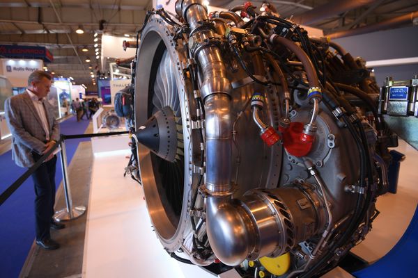 Турбовентиляторный двигатель со смешением потоков PowerJet SaM146 (СМ146) на Международном авиационно-космическом салоне МАКС-2017 в Жуковском - Sputnik Азербайджан