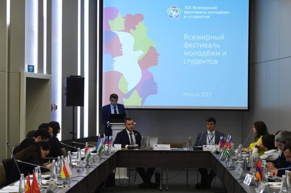 Участники презентации XIX Всемирного Фестиваля молодежи и студентов в Москве - Sputnik Азербайджан
