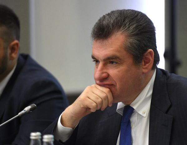 Председатель Комитета Государственный Думы РФ по международным делам Леонид Слуцкий во время презентации XIX Всемирного Фестиваля молодежи и студентов в Москве - Sputnik Азербайджан