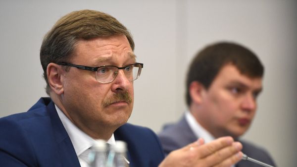 Председатель комитета Совета Федерации по международным делам Константин Косачев на презентации XIX Всемирного Фестиваля молодежи и студентов в Москве - Sputnik Азербайджан