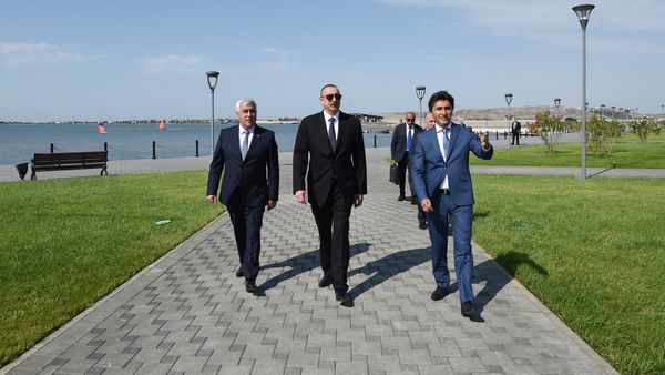 Президент Ильхам Алиев в комплексе Нерекенд в Пираллахинском районе Баку - Sputnik Азербайджан