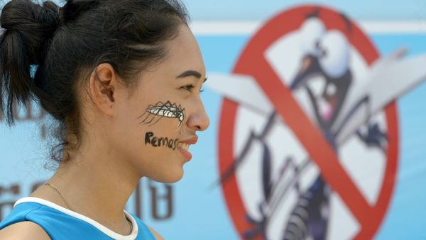 Участница кампании Совместная борьба против Денге в Камбодже, 3 июля 2017 года - Sputnik Азербайджан