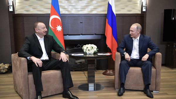 Президент РФ Владимир Путин и президент Азербайджана Ильхам Алиев во время встречи, 21 июля 2017 года - Sputnik Азербайджан