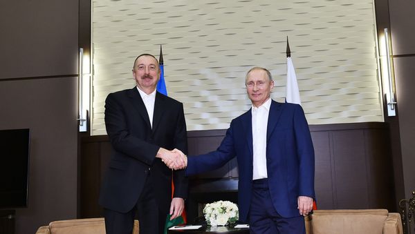 Президент РФ Владимир Путин и президент Азербайджана Ильхам Алиев во время встречи, 21 июля 2017 года - Sputnik Азербайджан