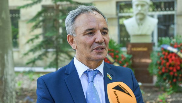 Председатель Совета печати Афлатун Амашов - Sputnik Азербайджан