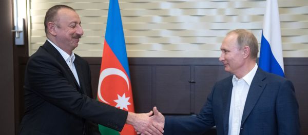 Президент РФ Владимир Путин и президент Азербайджана Ильхам Алиев во время встречи, 21 июля 2017 года - Sputnik Азербайджан