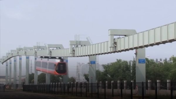 Тестовая эксплуатация железнодорожной ветки для самого быстрого в Китае подвесного поезда - Sputnik Азербайджан