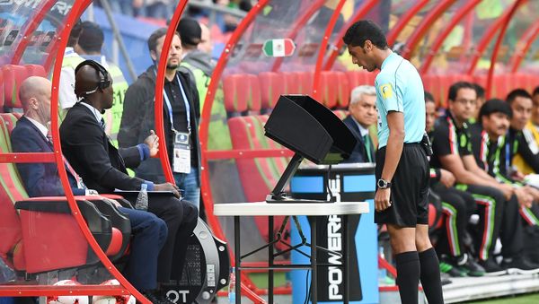 Система видеосудейства Video Assistant Referee, фото из архива - Sputnik Азербайджан