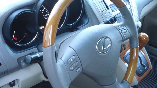 Салон автомобиля Lexus RX330, фото из архива - Sputnik Азербайджан