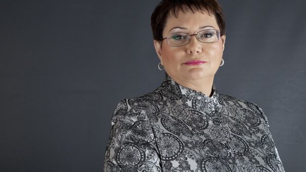Депутат Милли Меджлиса, заслуженный журналист Азербайджана, лауреат Государственной премии страны Эльмира Ахундова - Sputnik Азербайджан