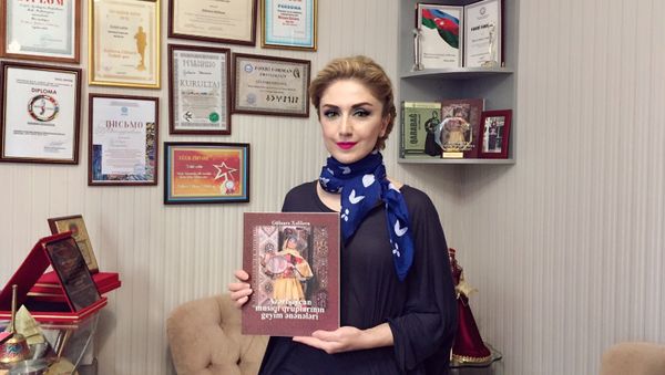 Гюльнара Халилова выпустила книгу Azərbaycan musiqi qruplarının geyım ənənələri (Традиции одежды азербайджанских музыкальных групп) - Sputnik Азербайджан