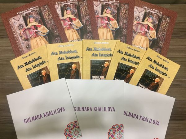 Гюльнара Халилова выпустила книгу Azərbaycan musiqi qruplarının geyım ənənələri (Традиции одежды азербайджанских музыкальных групп) - Sputnik Азербайджан