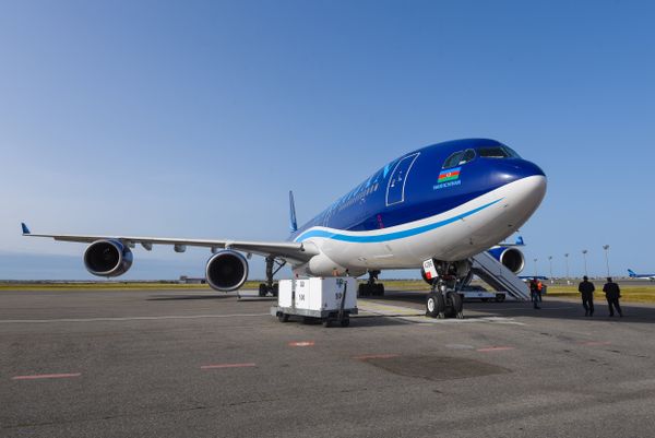 Самолет Airbus A340-500 азербайджанских авиалиний - Sputnik Азербайджан