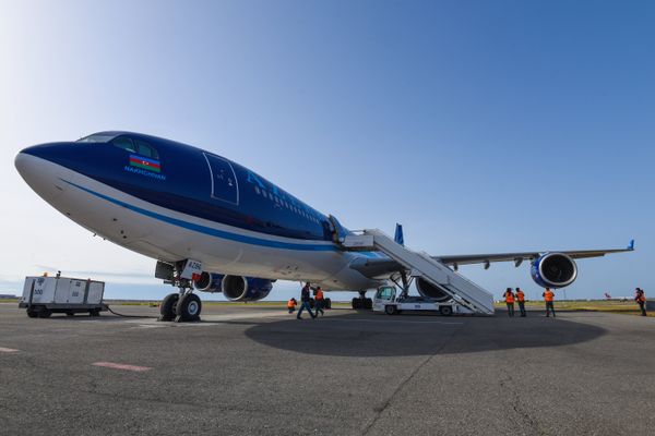 Самолет Airbus A340-500 азербайджанских авиалиний - Sputnik Азербайджан