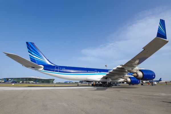 Самолет Airbus A340-500 азербайджанских авиалиний - Sputnik Азербайджан