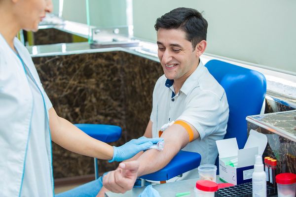 Служба переливания крови проверила добровольных доноров на наличие гепатита В и С - Sputnik Азербайджан