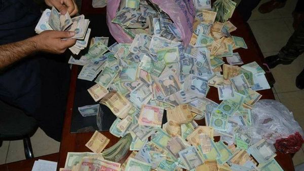 В доме умершей нищенки в иракском городе эн-Неджеф были найдены миллионы иракских динаров - Sputnik Азербайджан