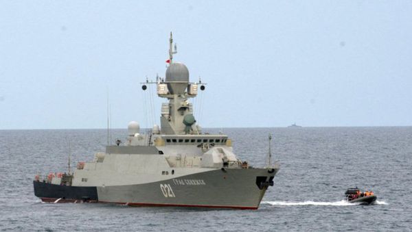 Малый ракетный корабль Град Свияжск во время учений Центр-2015 в Каспийском море, фото из архива - Sputnik Азербайджан