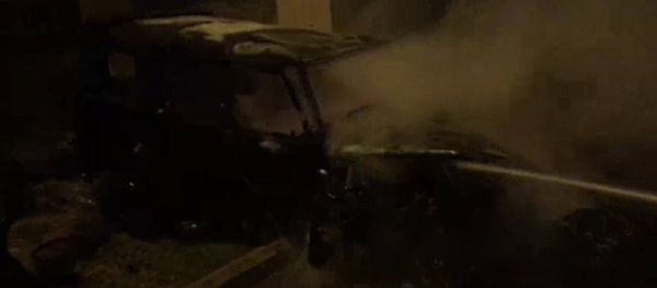 В Баку сгорел Mercedes Gelandewagen - Sputnik Азербайджан