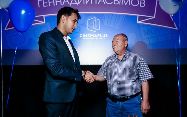 Празднование пятидесятилетнего юбилея трудовой деятельности киномеханика Геннадия Гасымова Празднование пятидесятилетнего юбилея трудовой деятельности киномеханика Геннадия Гасымова - Sputnik Азербайджан