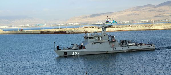Артиллерийские стрельбы по морской мине в рамках конкурса Кубок моря-2017 - Sputnik Азербайджан