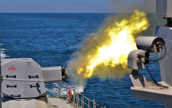 Артиллерийские стрельбы по морским целям в ходе международного конкурса Кубок моря-2017 - Sputnik Азербайджан