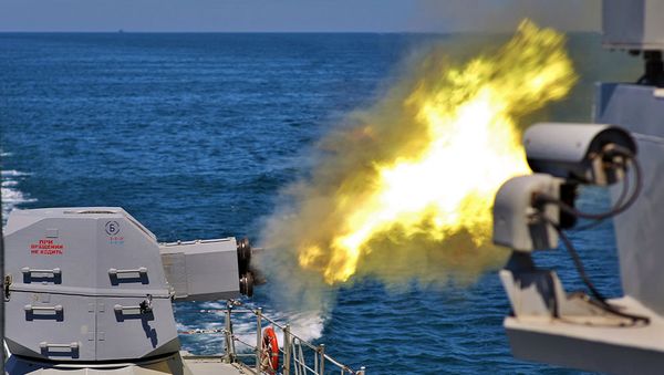 Артиллерийские стрельбы по морским целям в ходе международного конкурса Кубок моря-2017 - Sputnik Азербайджан