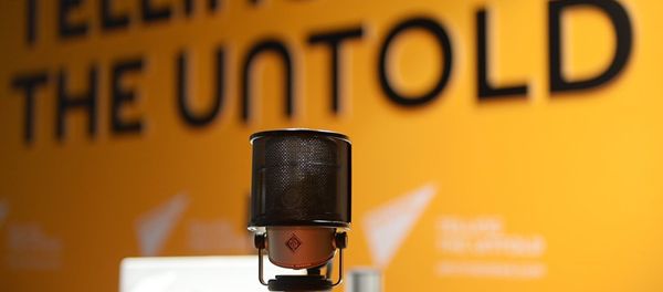 Микрофон в студии радио Sputnik, архивное фото - Sputnik Азербайджан